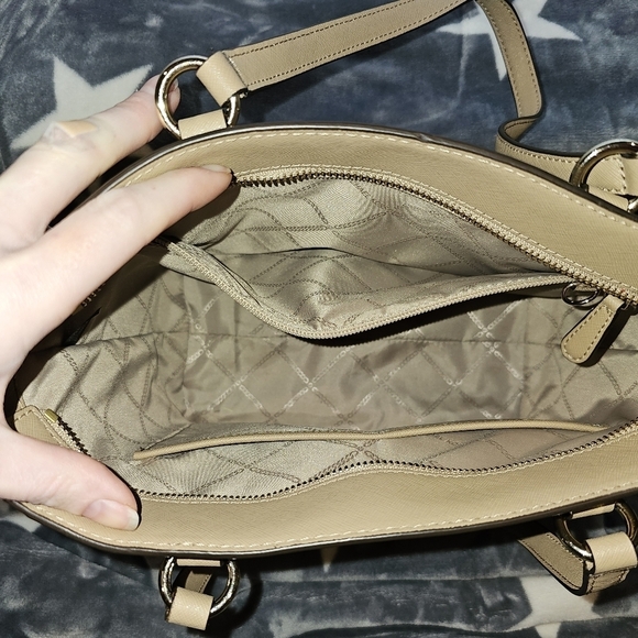 Michael khors purse - Picture 4 of 6